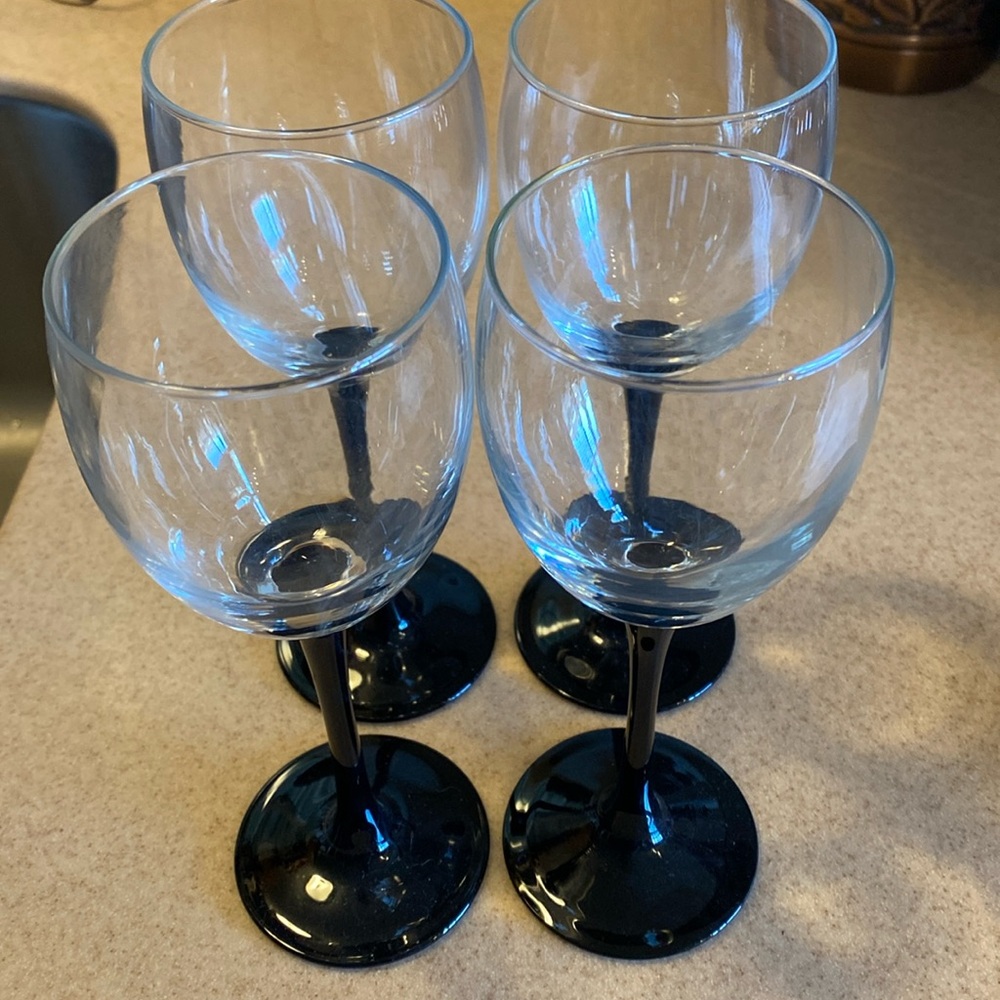Vntage  LUMINARC ARCOROC made in France. Black stem glasss. Excellent condition